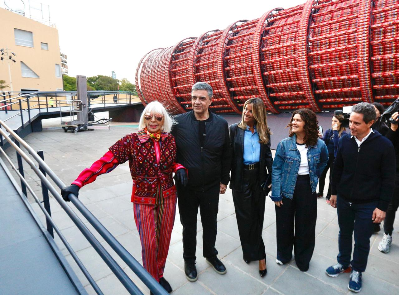 La Torre de Pisa de espaguetis, la sensación de la enorme fiesta de la cultura de la Ciudad