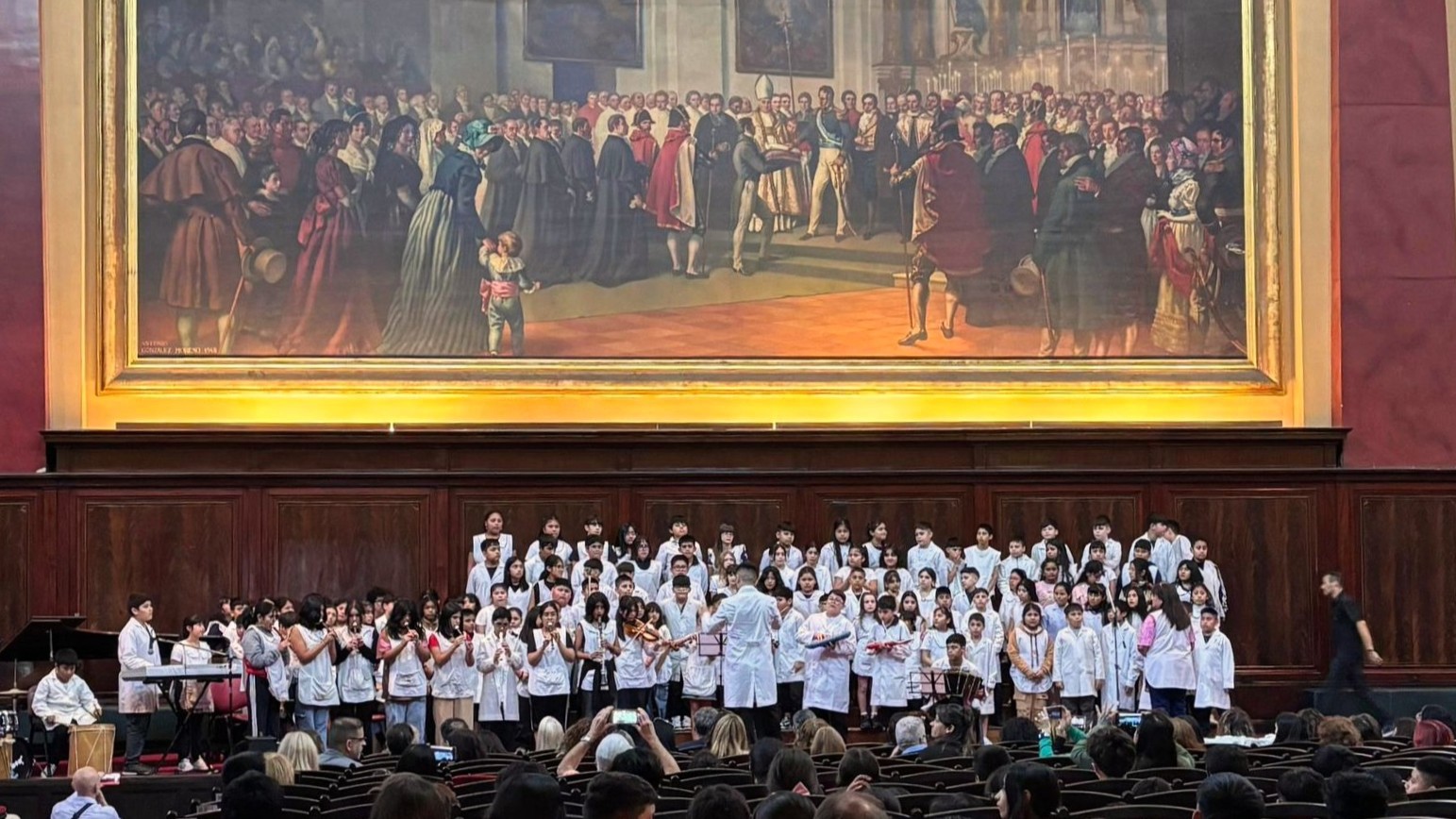 Los coros de las escuelas primarias brillaron en una nueva edición de Noviembre Musical Central
