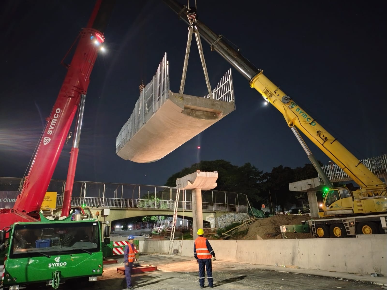 Dellepiane: montaron la primera viga del nuevo puente y esta noche se cortará la autopista para instalar la segunda