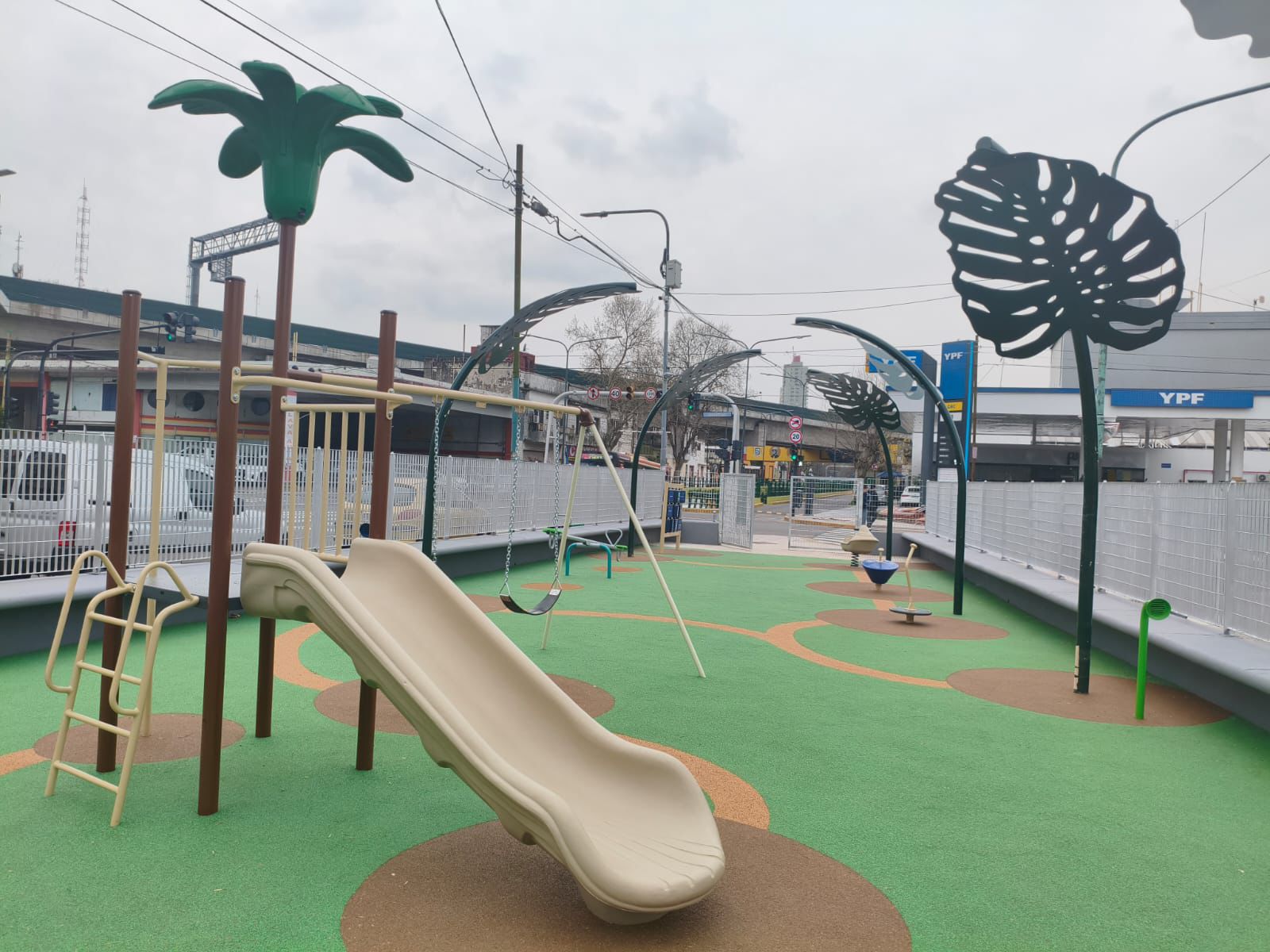 Se renovó el patio de juegos de la Plazoleta de la Amistad