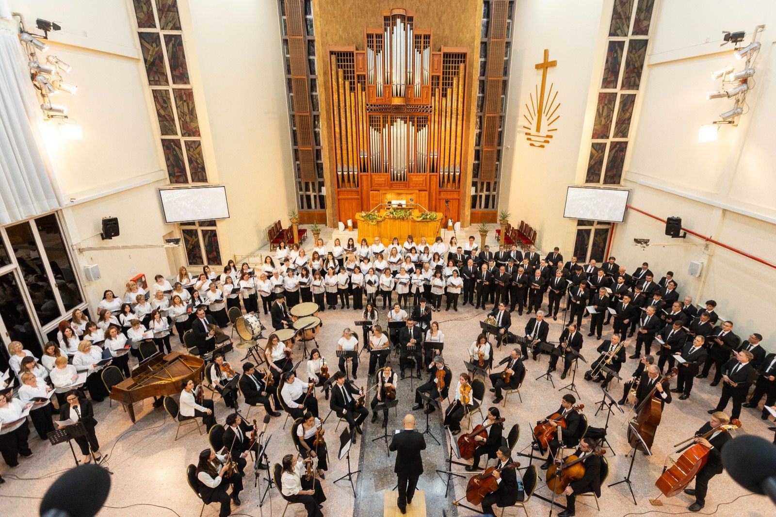 Más de 40 mil personas participaron de la Noche de los Templos