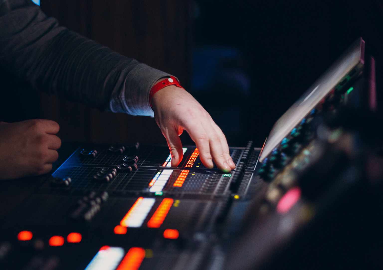 Muestra de Producción Musical y Composición con Medios Mixtos