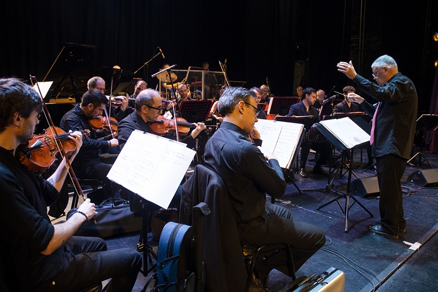 Música de películas en Avenida de Mayo y Perú