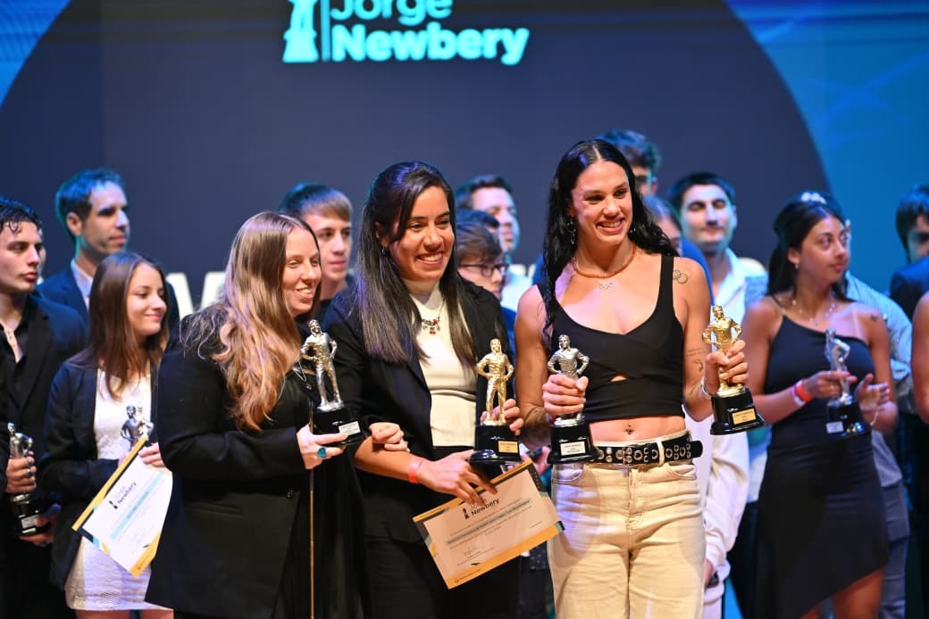 Las Murciélagas y la nadadora Macarena Ceballos ganaron el oro en la gran fiesta del deporte en la Ciudad