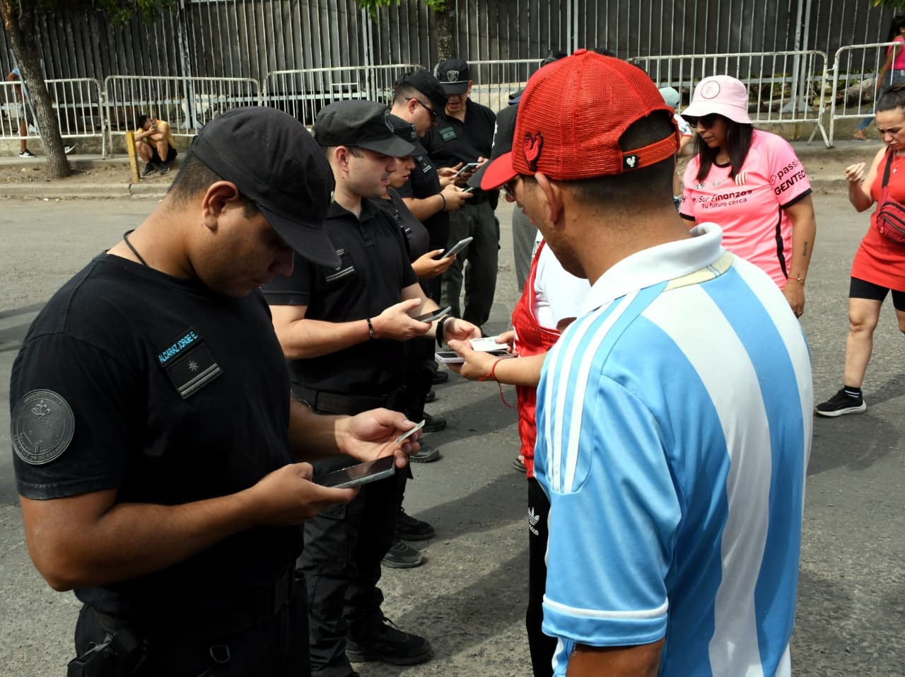 Operativo de la Ciudad en el Comienzo de la Liga: 70 trapitos demorados, controles a micros y un prófugo capturado