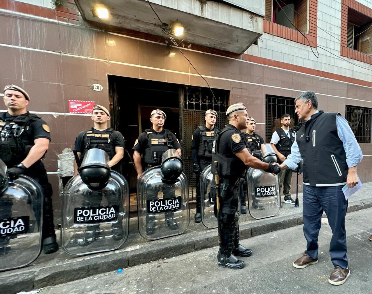 El Gobierno porteño recuperó en Constitución un hotel usurpado que era una cueva de delincuentes