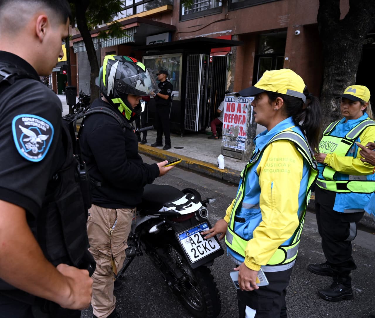 El Ministerio de Seguridad secuestró casi 13 mil vehículos por irregularidades en sus chapas patente 