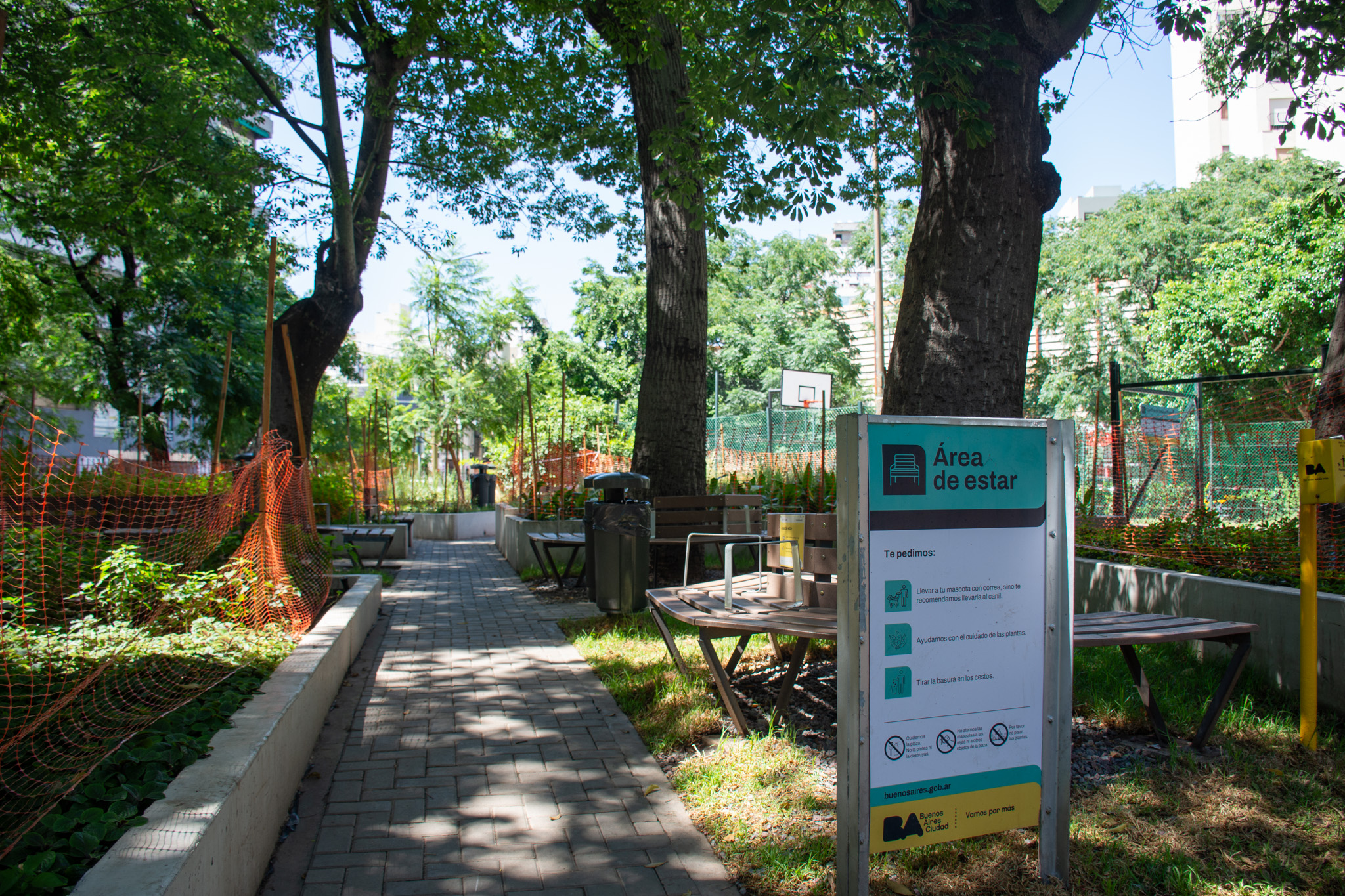 Renovación de los sectores de estar en Plaza Almagro