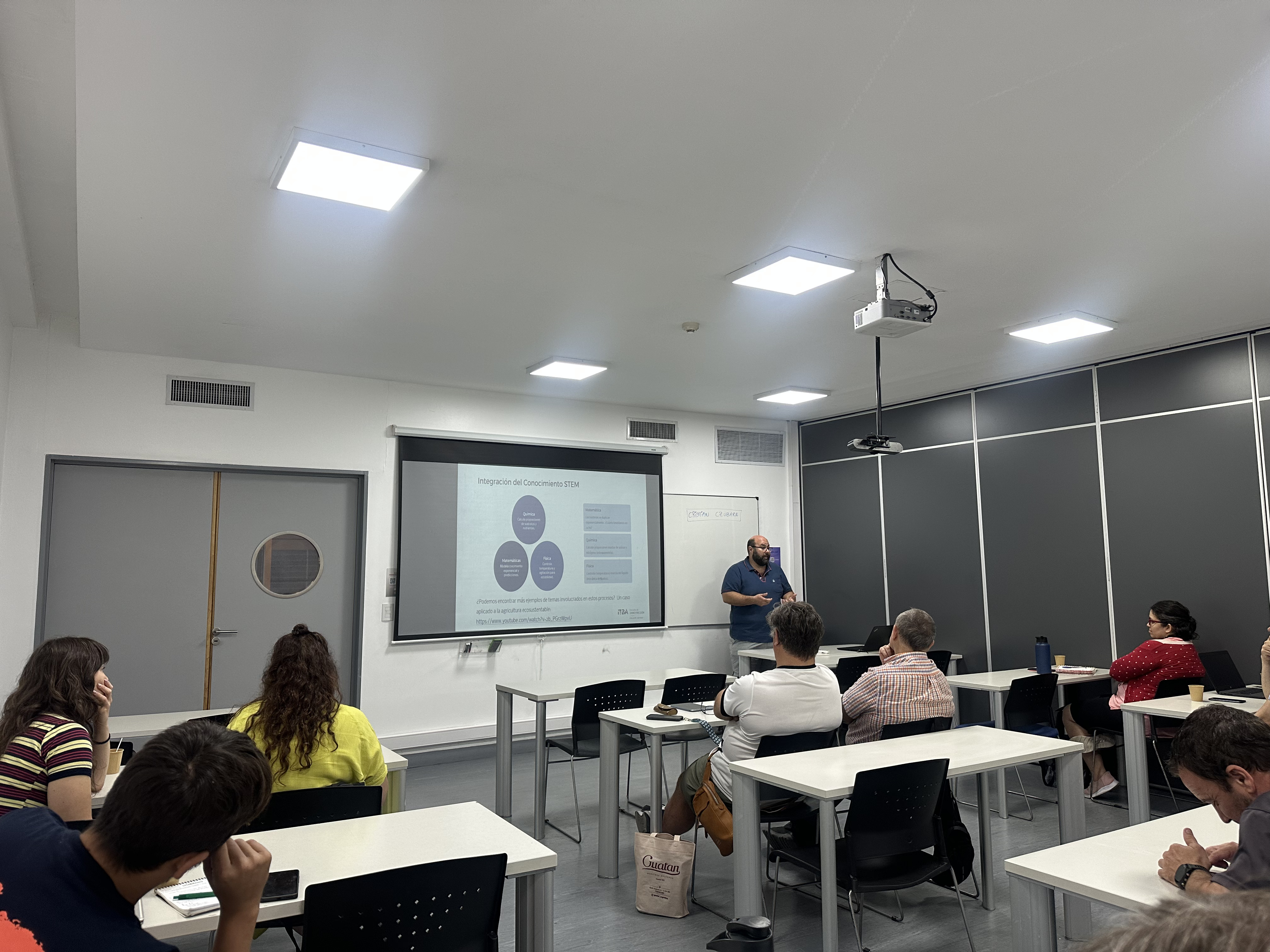 Docentes de Secundaria Aprende se capacitaron en enfoque STEAM junto a especialistas del ITBA