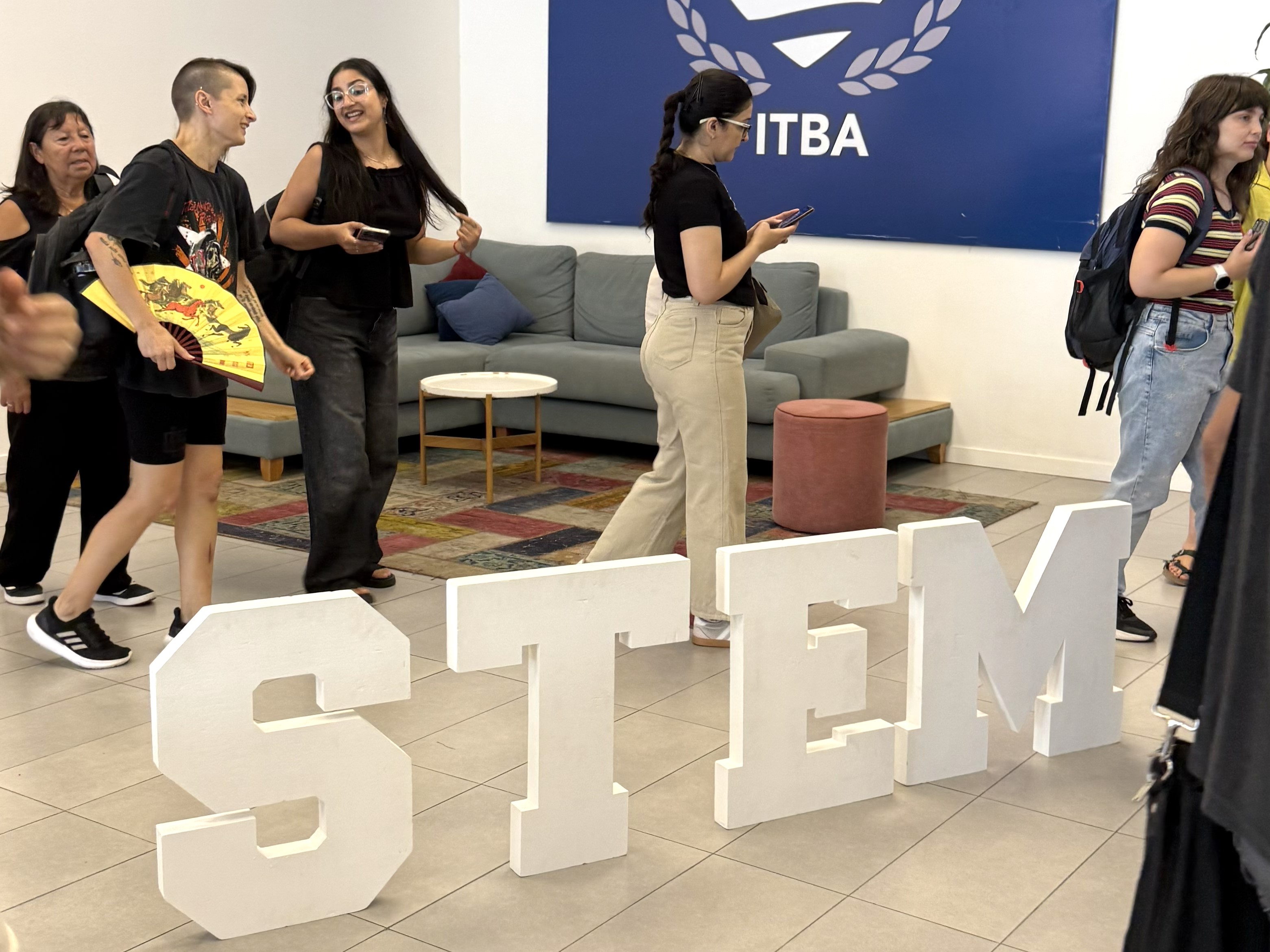 Transformar la escuela secundaria: docentes se capacitan en el enfoque STEM junto al ITBA