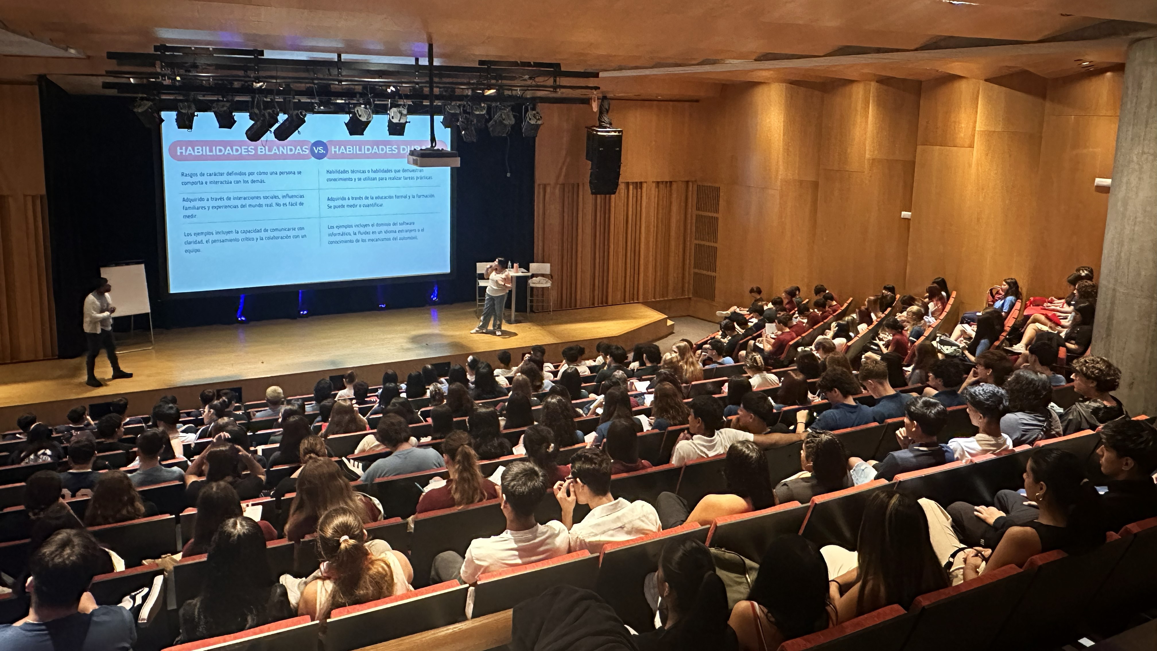 Más de 300 estudiantes de 5.° año iniciaron los talleres Proyectate 