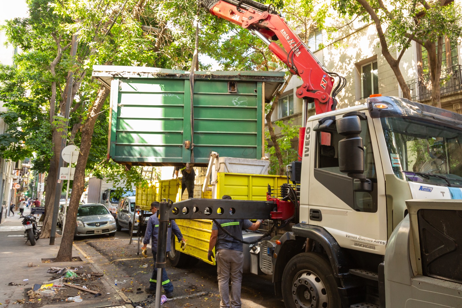 La Ciudad ya retiró más de 100 puestos de diarios en desuso para ganar más espacio en las veredas