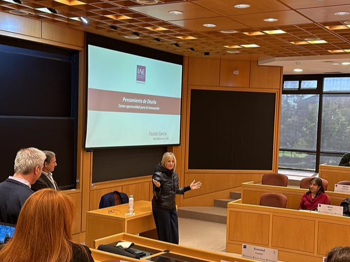 Más de 130 directores de escuelas porteñas se forman en gestión con el IAE Business School