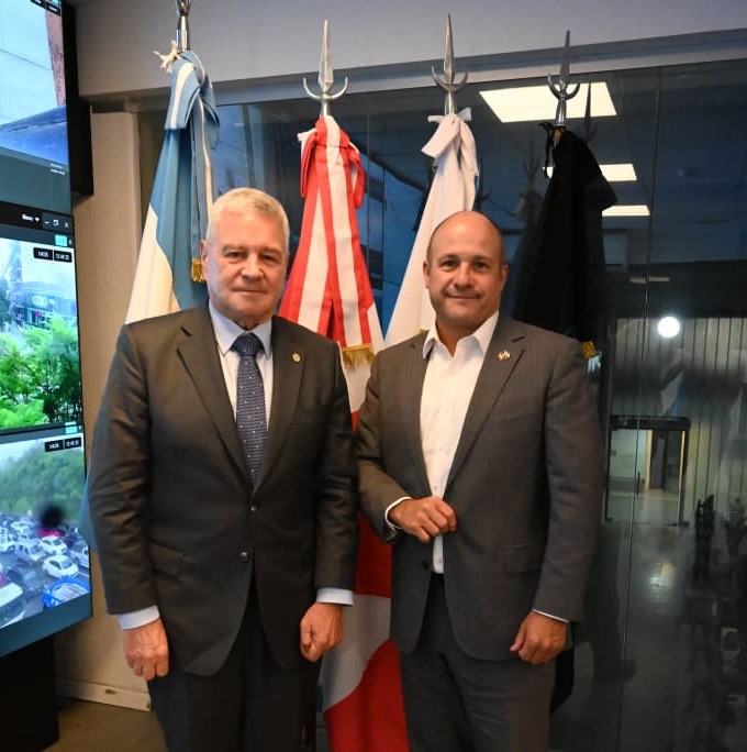 Giménez recibió al embajador de Canadá en el Centro de Monitoreo Urbano