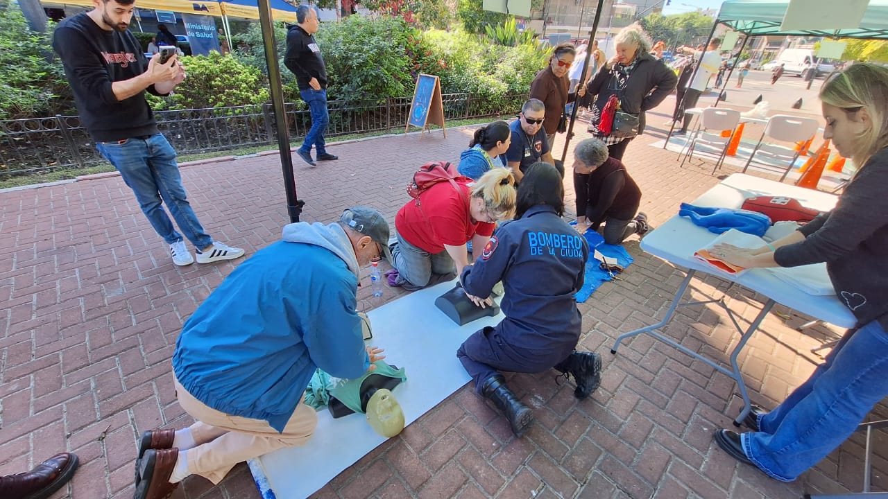 Los Bomberos de la Ciudad brindaron capacitaciones en RCP en Parque Chacabuco