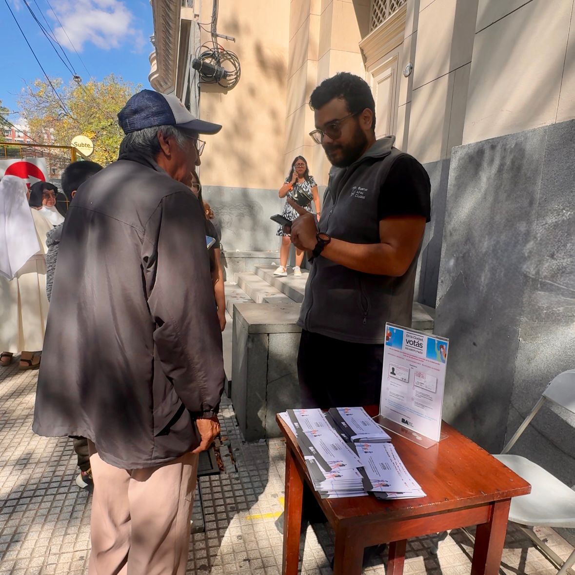 Elecciones en Perú: la Ciudad puso a disposición escuelas como centros de votación