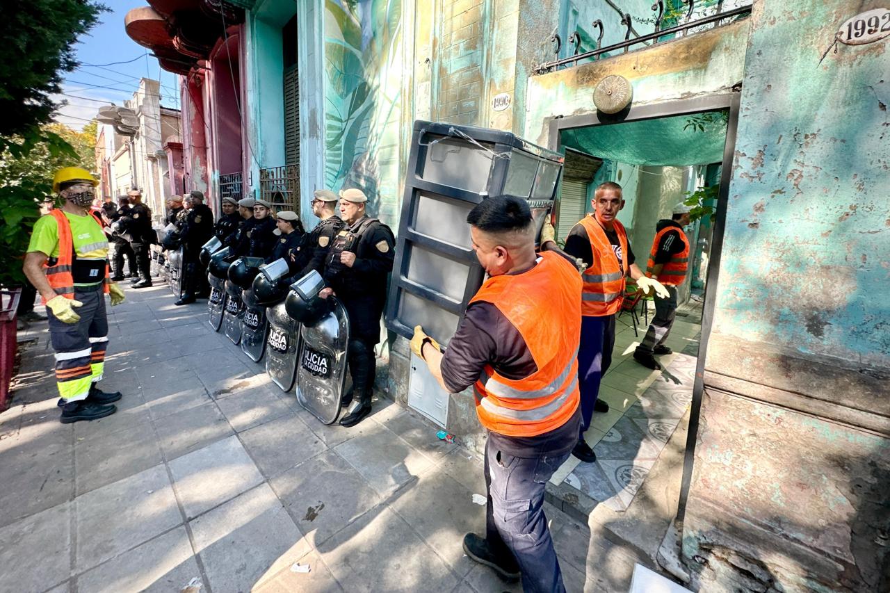 Ya son 700 las propiedades recuperadas tras un operativo en cinco ph usurpados hace más de 26 años en Villa Mitre