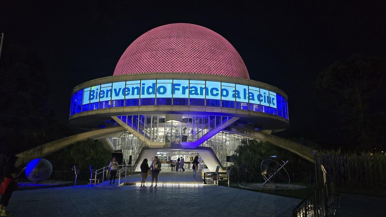 El Planetario le da la bienvenida a Franco Colapinto y la Ciudad palpita la fiesta de la F1