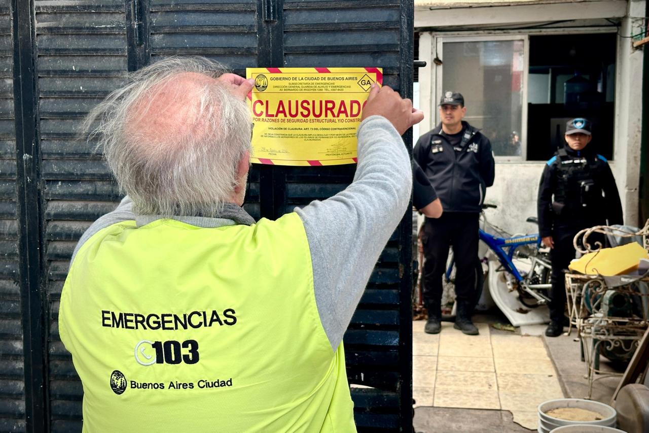 La Ciudad cerró un taller clandestino en una casa usurpada hace 15 años: había menores trabajando y un inmigrante ilegal fue detenido