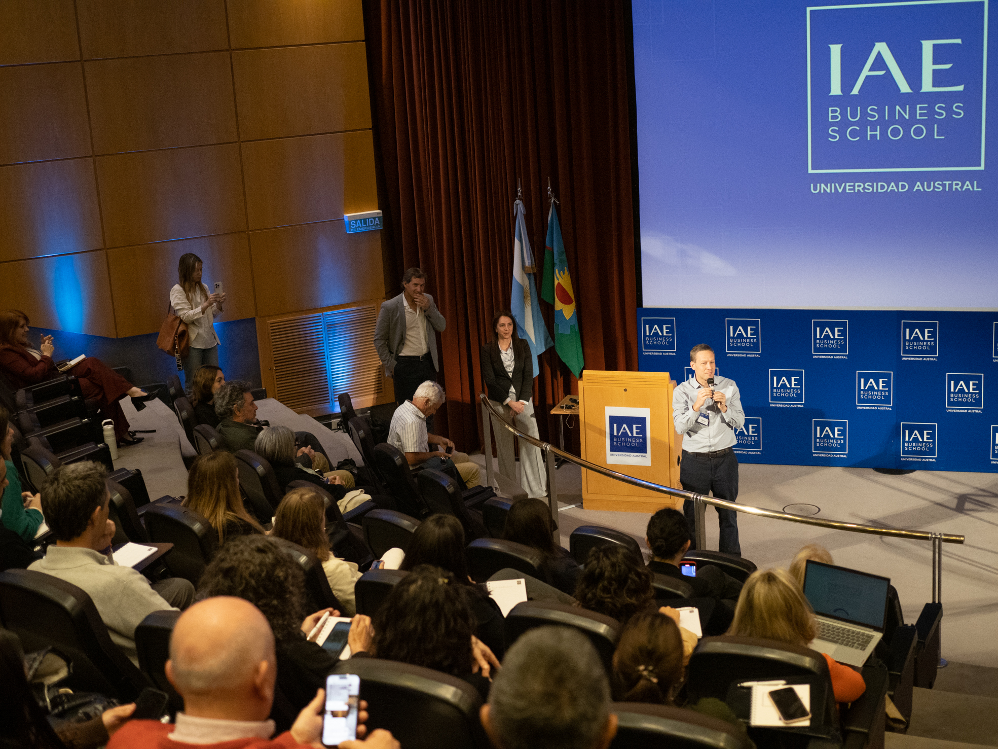 Más de 130 directores de escuelas porteñas se formarán en gestión con el IAE Business School