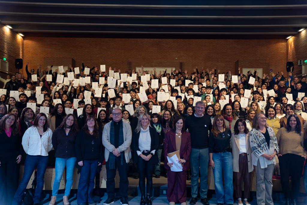 Más de 120 estudiantes recibieron sus certificaciones internacionales de inglés 