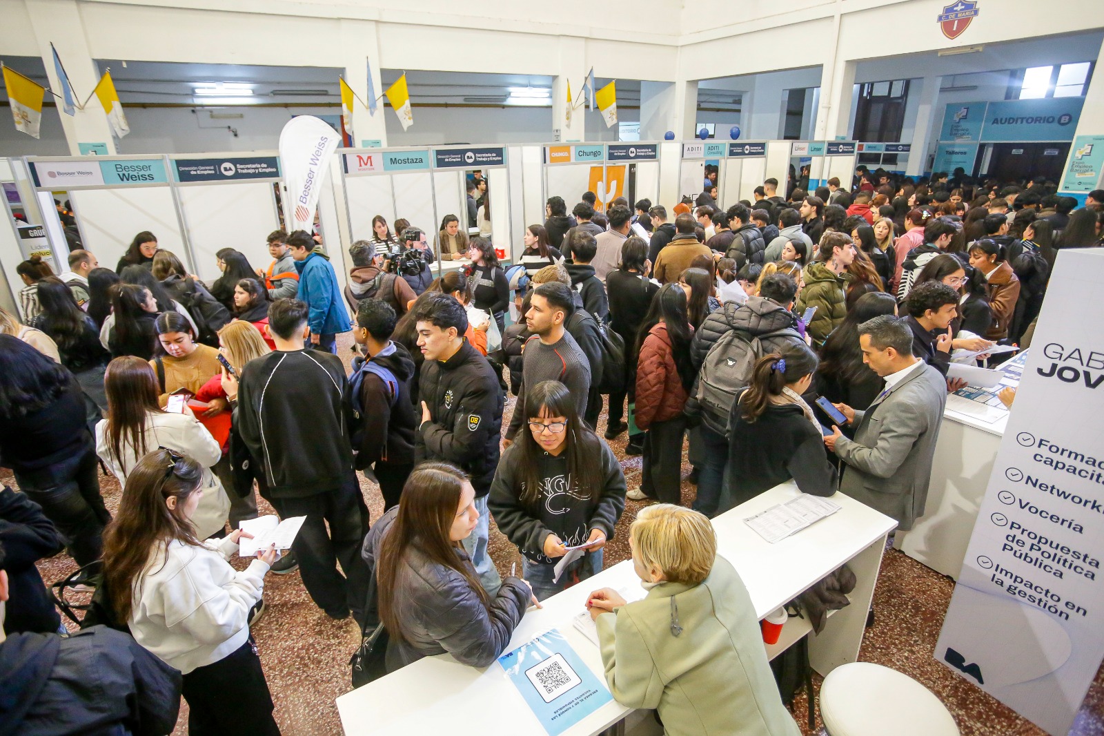 Más de 2100 jóvenes participaron de la Expo Empleo Barrial, edición juventud, con más de 600 ofertas laborales y 31 empresas en stand.