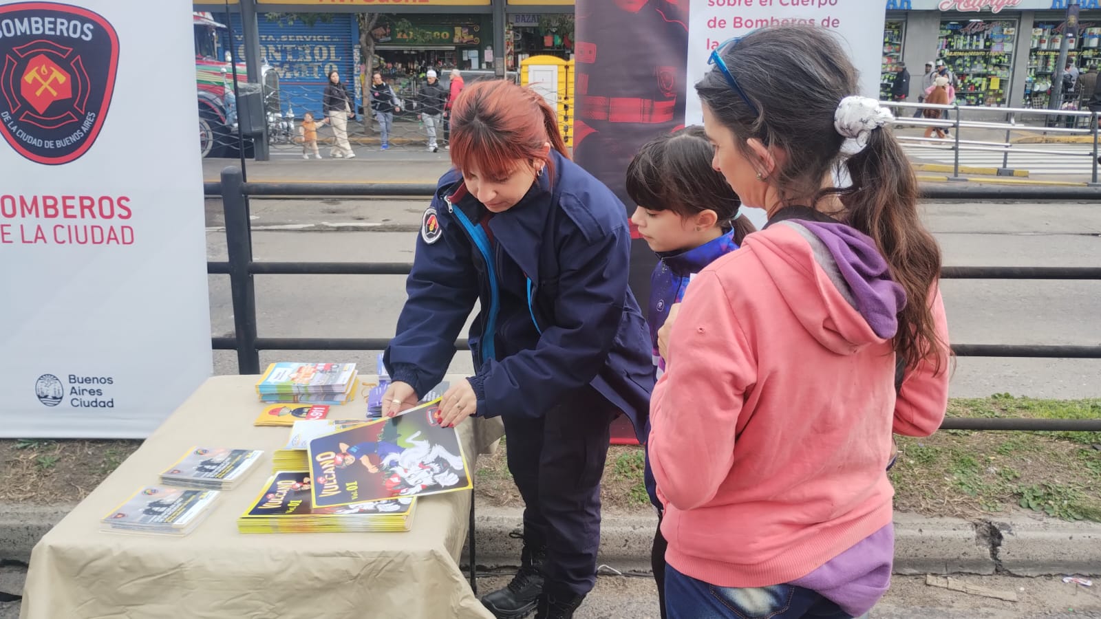 Presencia de Bomberos de la Ciudad en el 130° aniversario del barrio de Nueva Pompeya