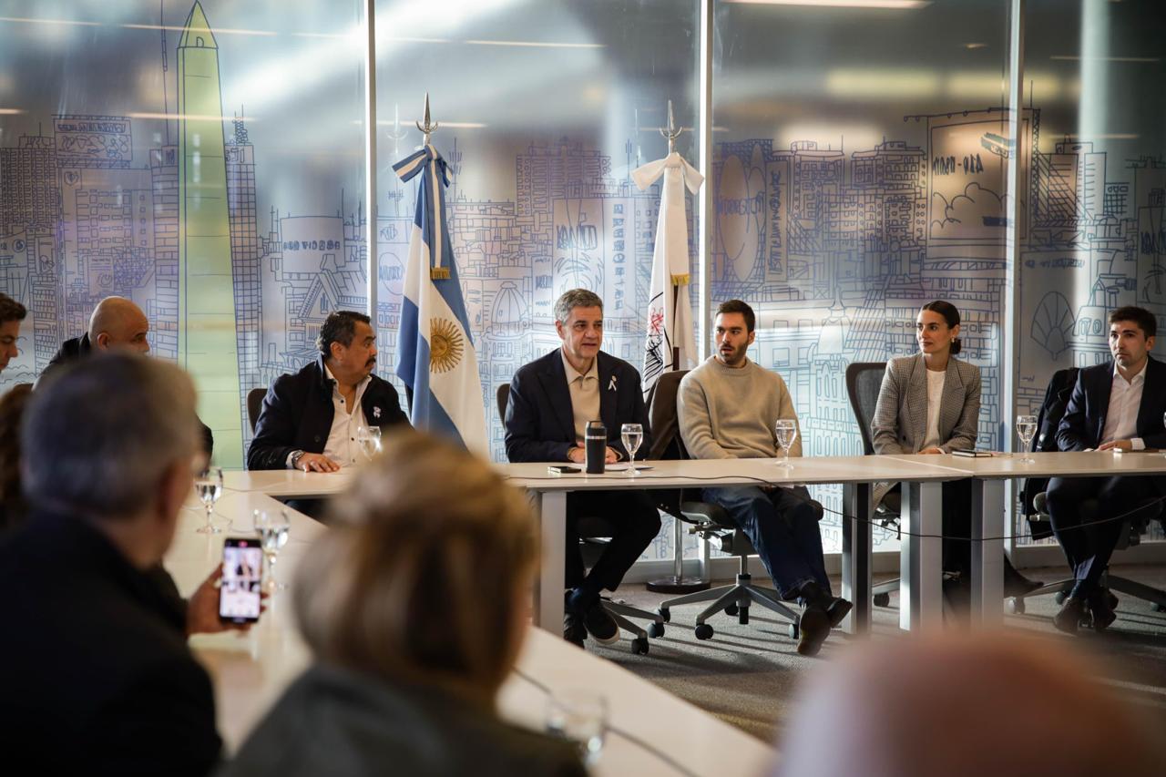 La Ciudad ordena las aplicaciones de viaje y moderniza el sistema de taxis