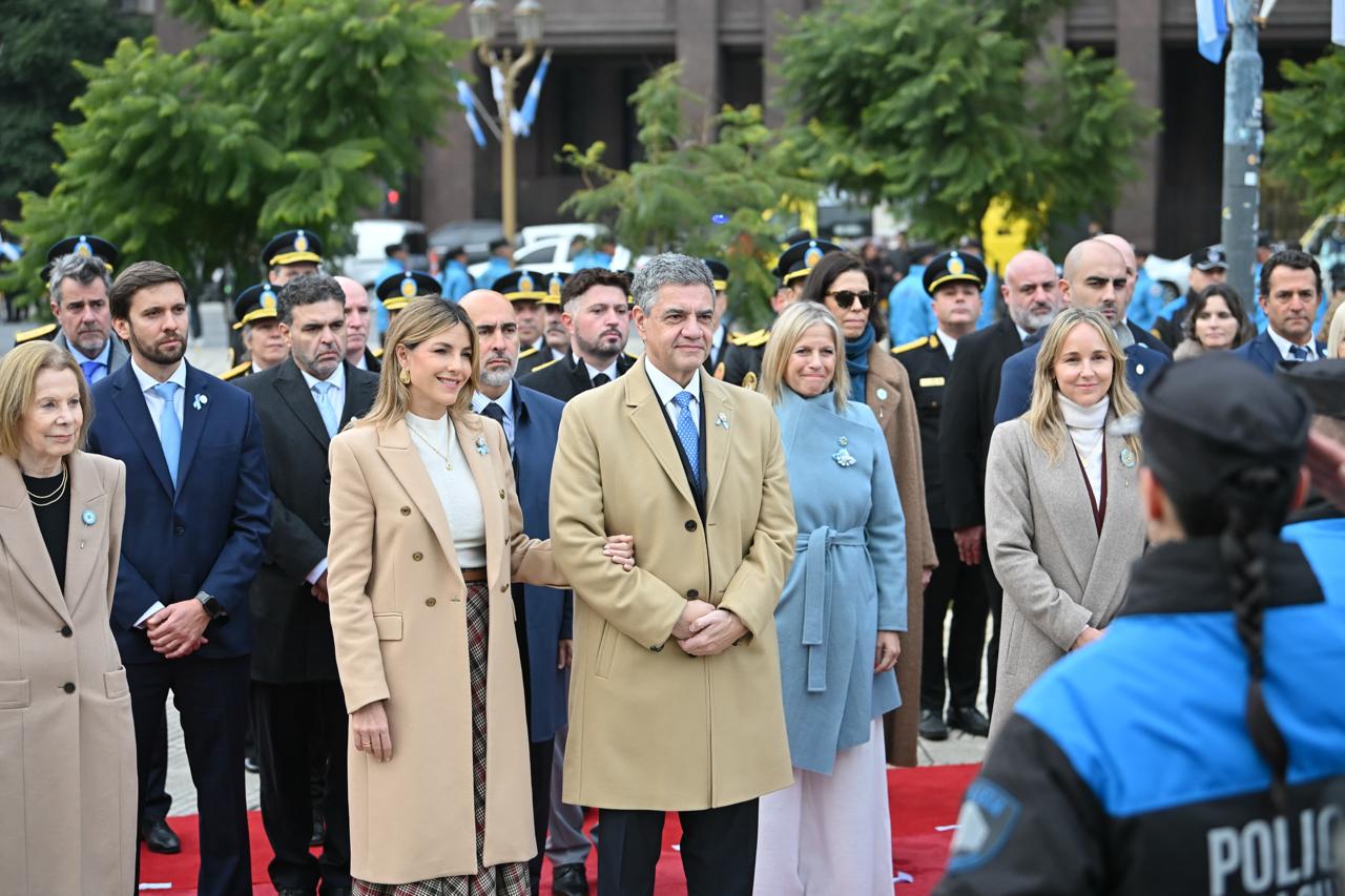 Día de la Patria: Jorge Macri encabezó el izamiento de la bandera en la Plaza de Mayo 