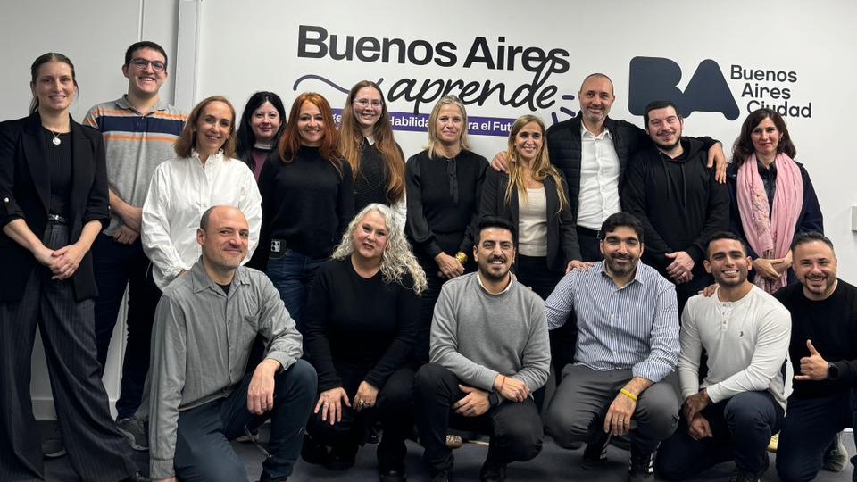 Egresados de Talento Tech comparten sus experiencias que les permiten ampliar sus oportunidades laborales