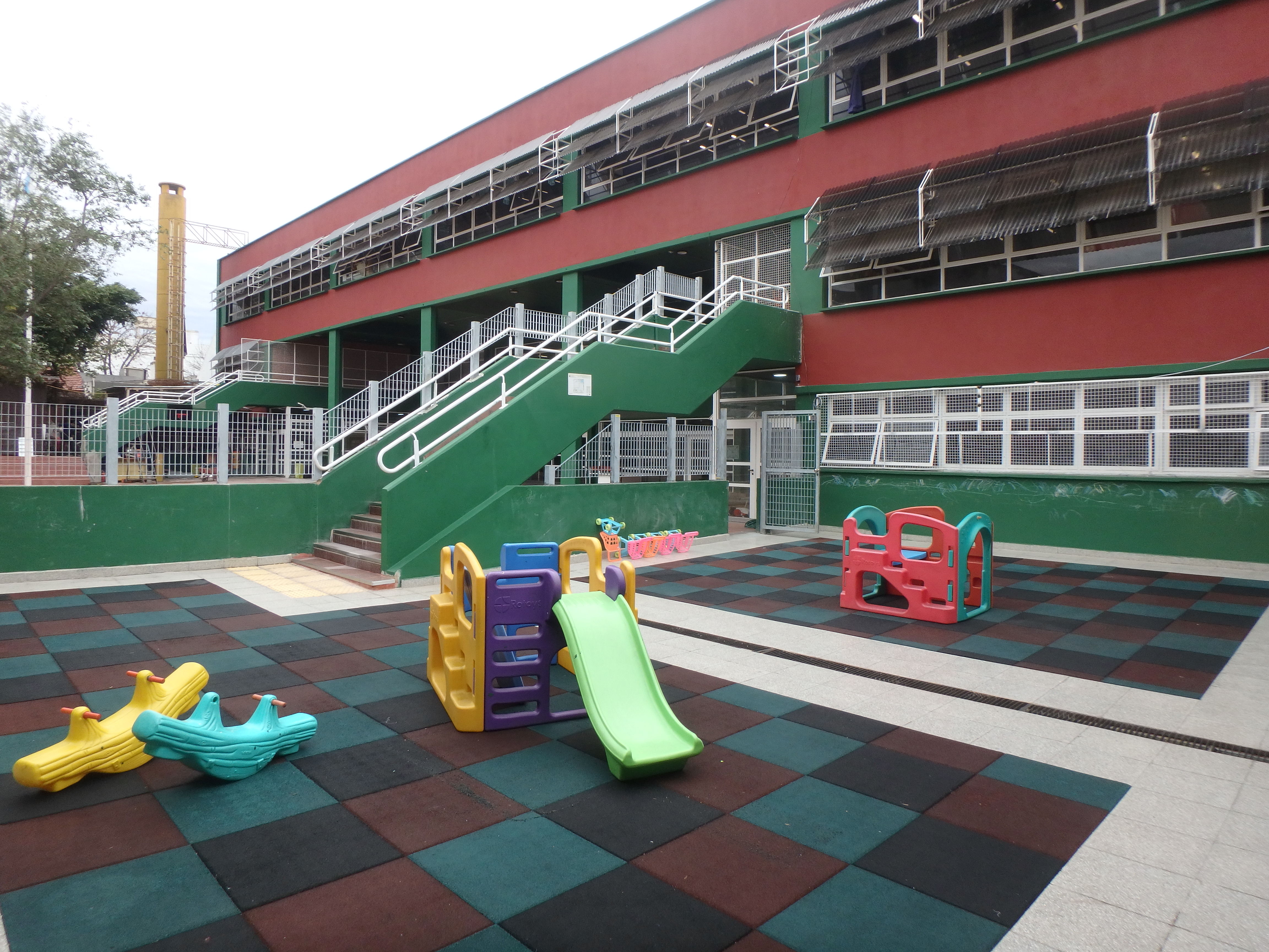 Trece escuelas porteñas estrenaron mejoras edilicias en mayo: nuevos espacios deportivos, más accesibilidad y edificios renovados