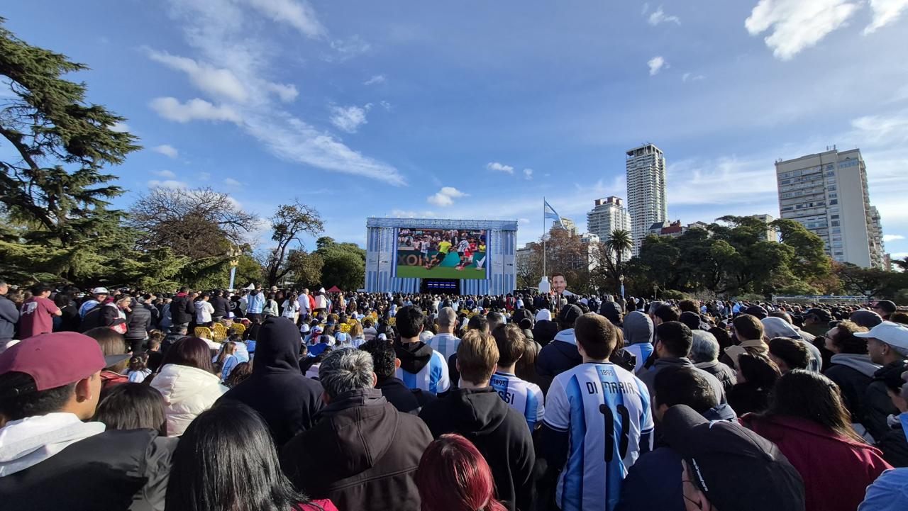 Más de 25 mil personas festejaron los goles de Messi en el Fan Fest organizado por la Ciudad