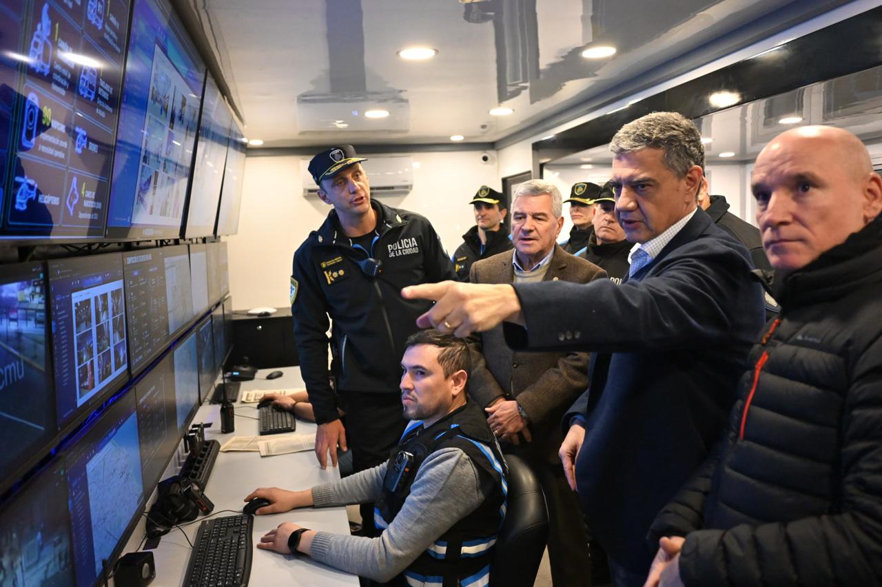 Megaoperativo policial de la Ciudad: más de 1.100 efectivos blindaron los centros de trasbordo y las autopistas