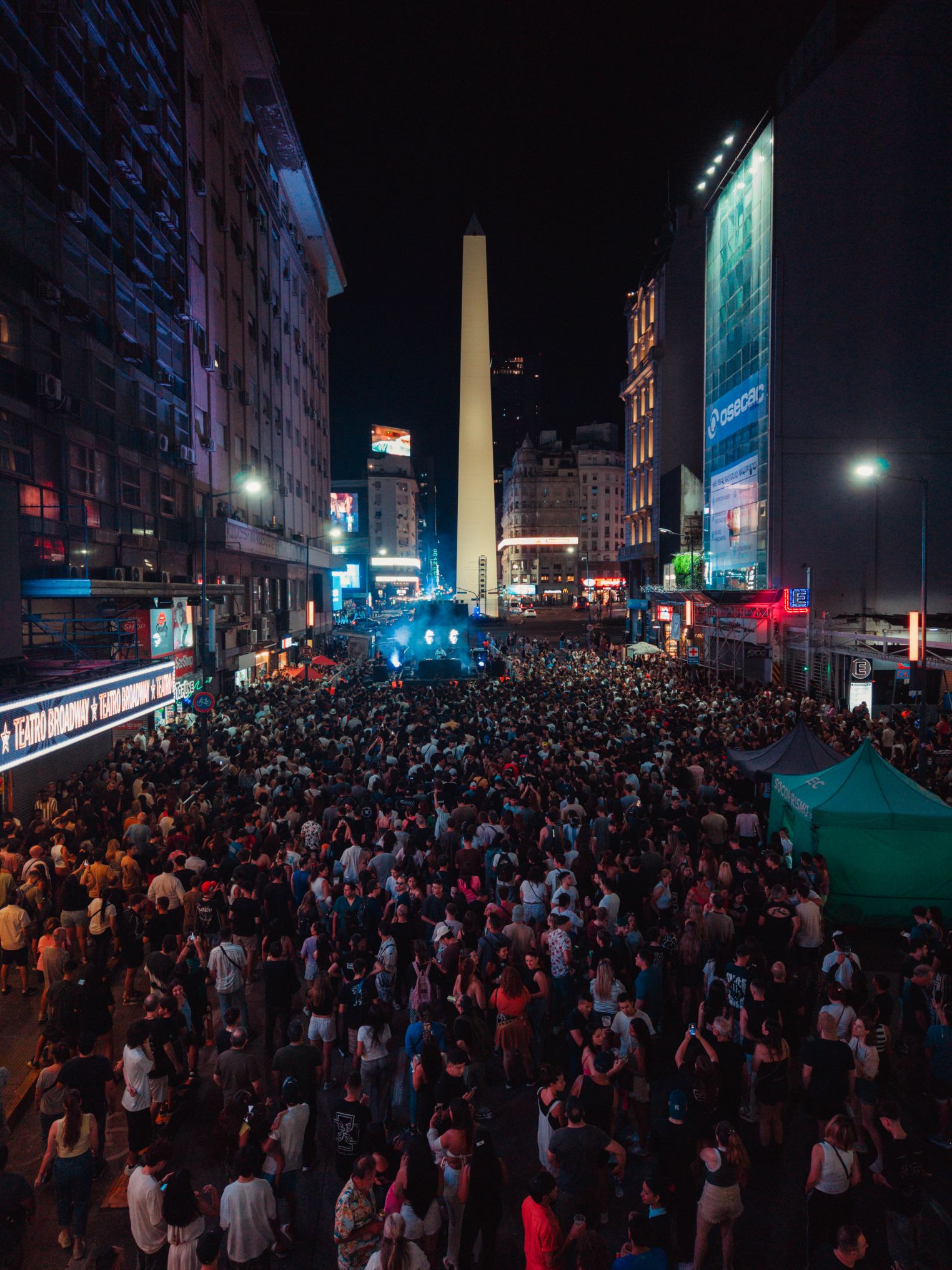 La calle Corrientes recibe a la Scaloneta en pantalla gigante