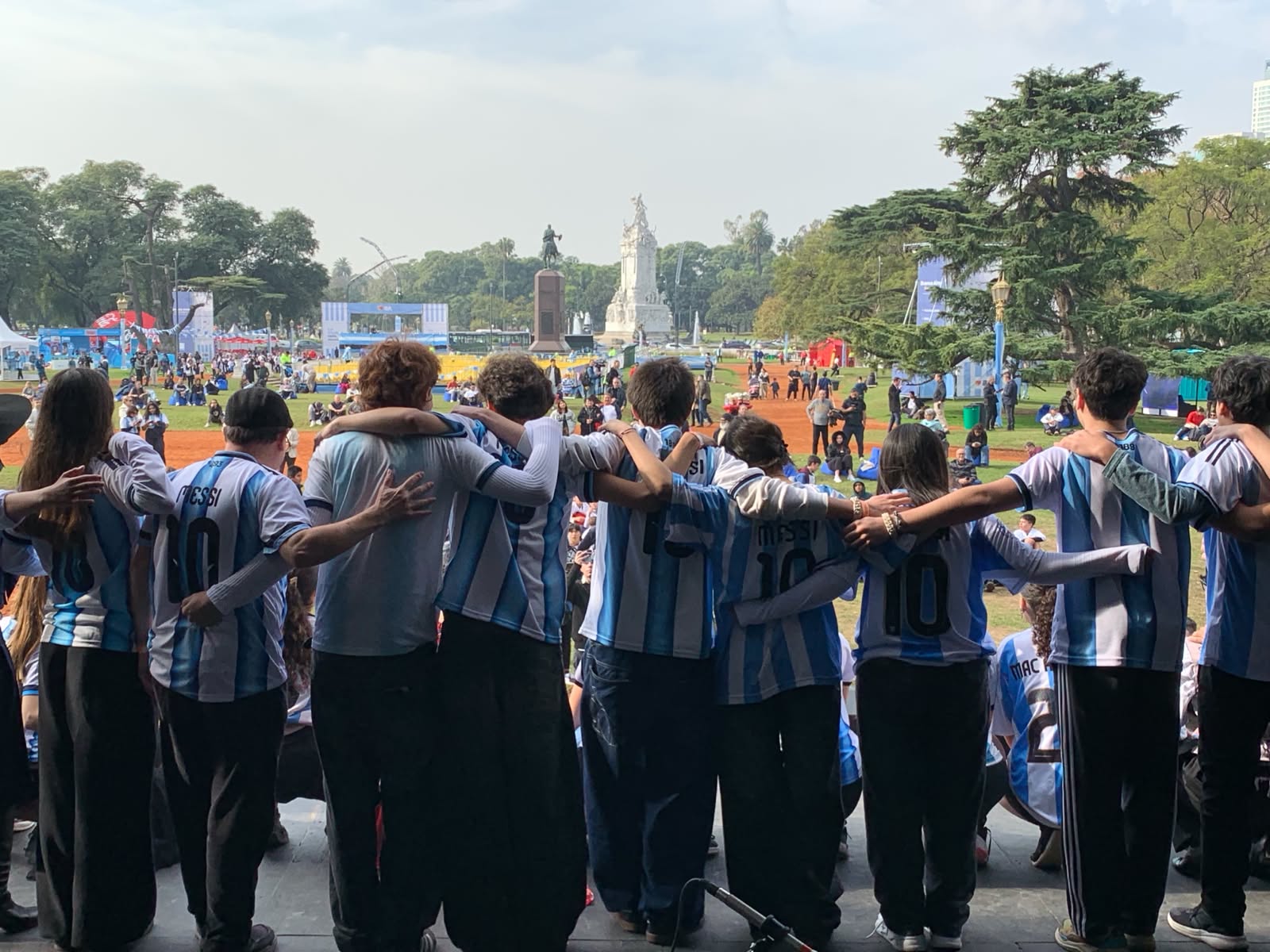 Estudiantes de escuelas artísticas de la Ciudad participaron de la apertura del Fan Fest del Mundial