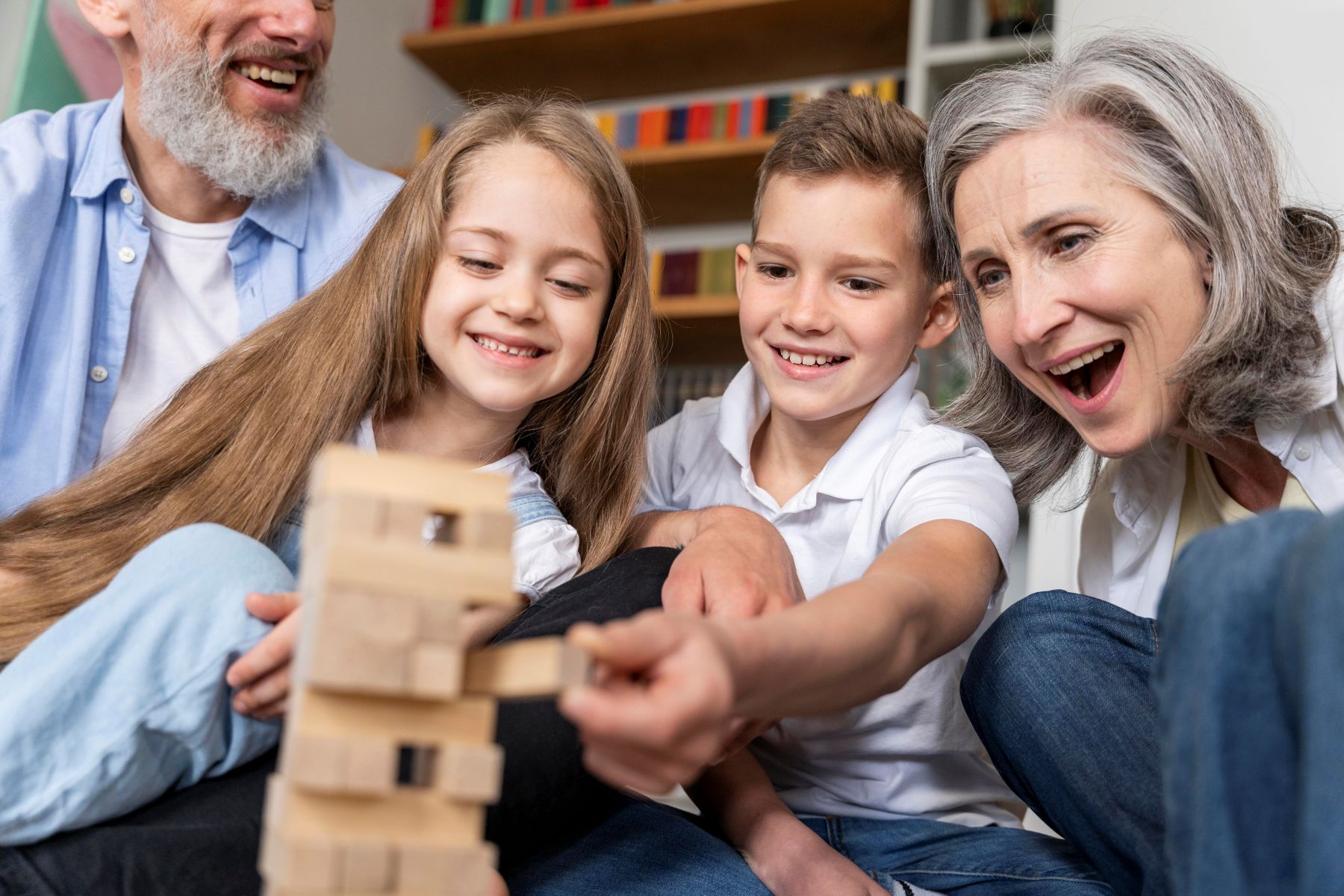 Bienestar intergeneracional: cuando niños y personas mayores comparten tiempo, experiencias y afecto