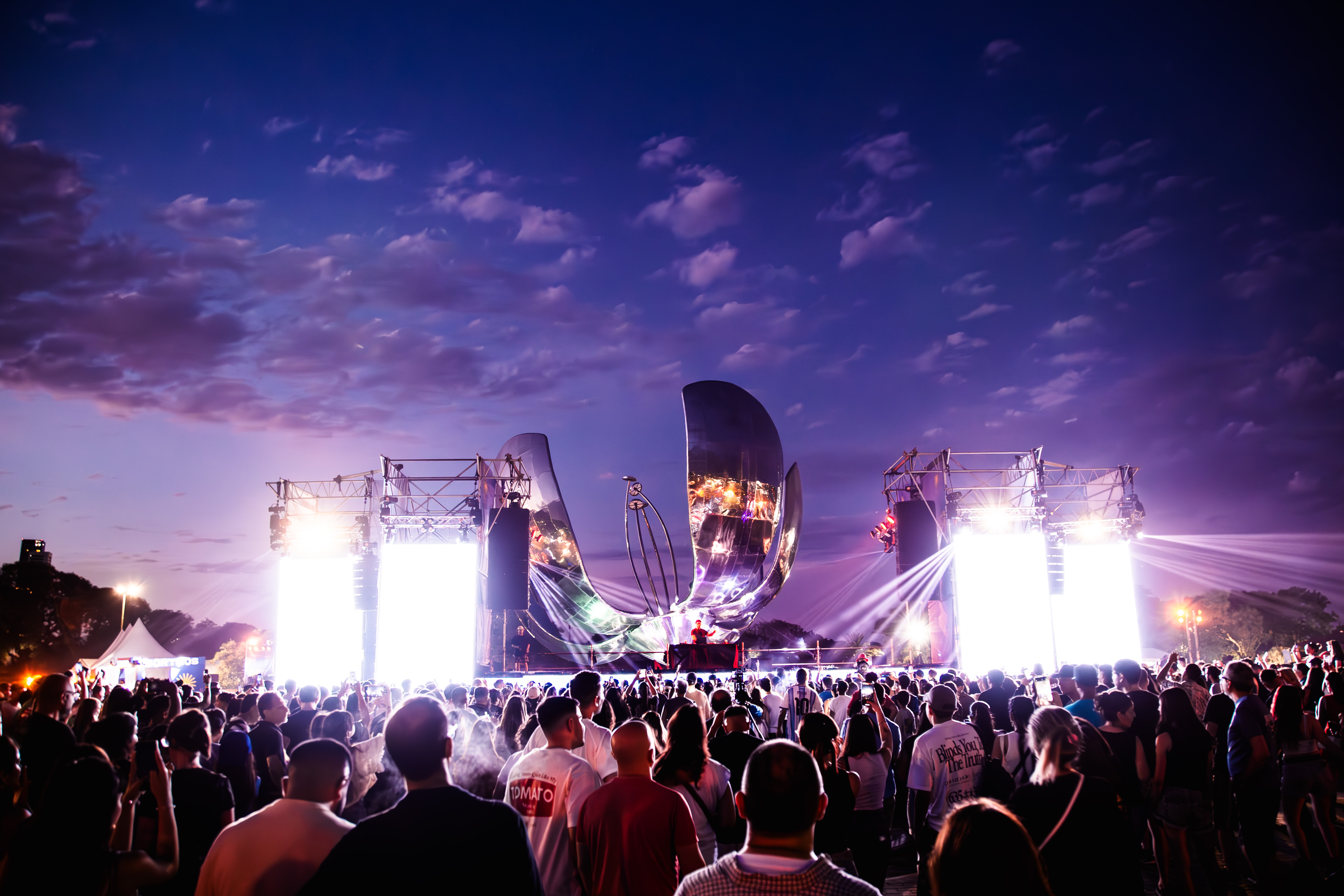 Un nuevo festival de Ciudad Joven BA llega a la Floralis Genérica