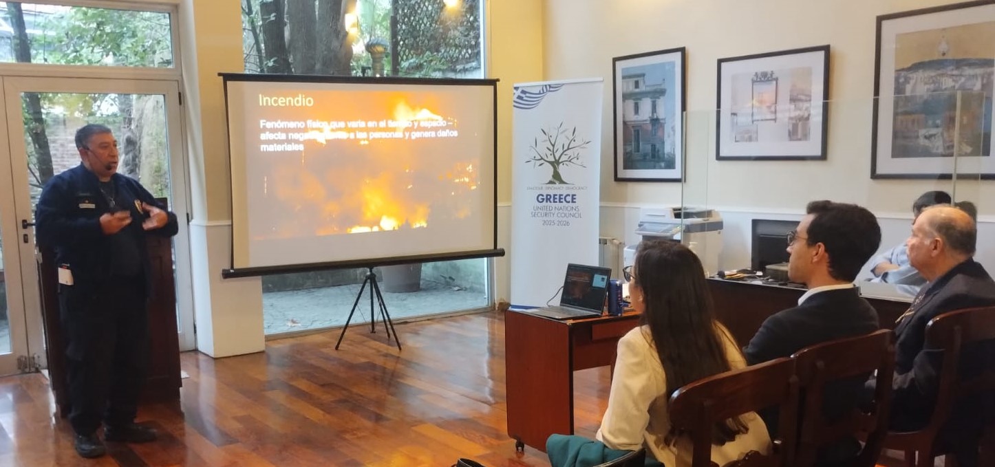 Los Bomberos de la Ciudad dictaron una capacitación en la embajada de Grecia