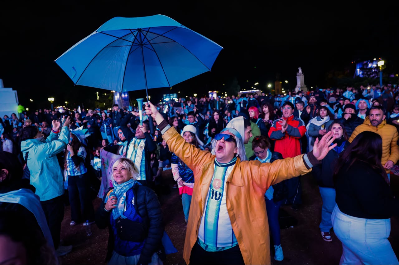 Modo Mundial a full: 200 mil hinchas ya pasaron por los Fan Fest que organiza la Ciudad