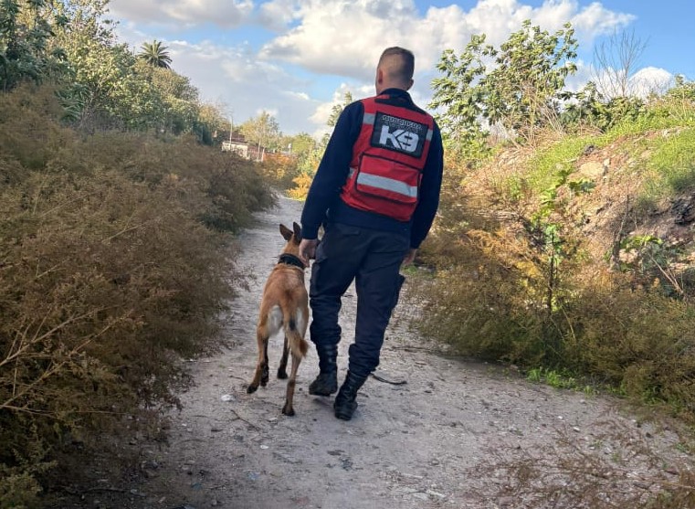 Destacada actuación de un binomio de la Unidad K9 del Cuerpo de Bomberos de la Ciudad durante una certificación internacional 