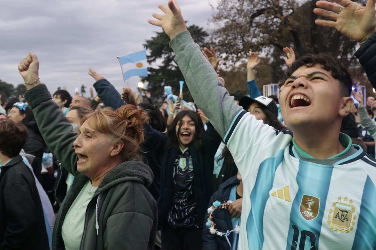 ¡Argentina es finalista del Mundial!: 30 mil hinchas desataron la locura total en el Fan Fest de la Ciudad en Palermo