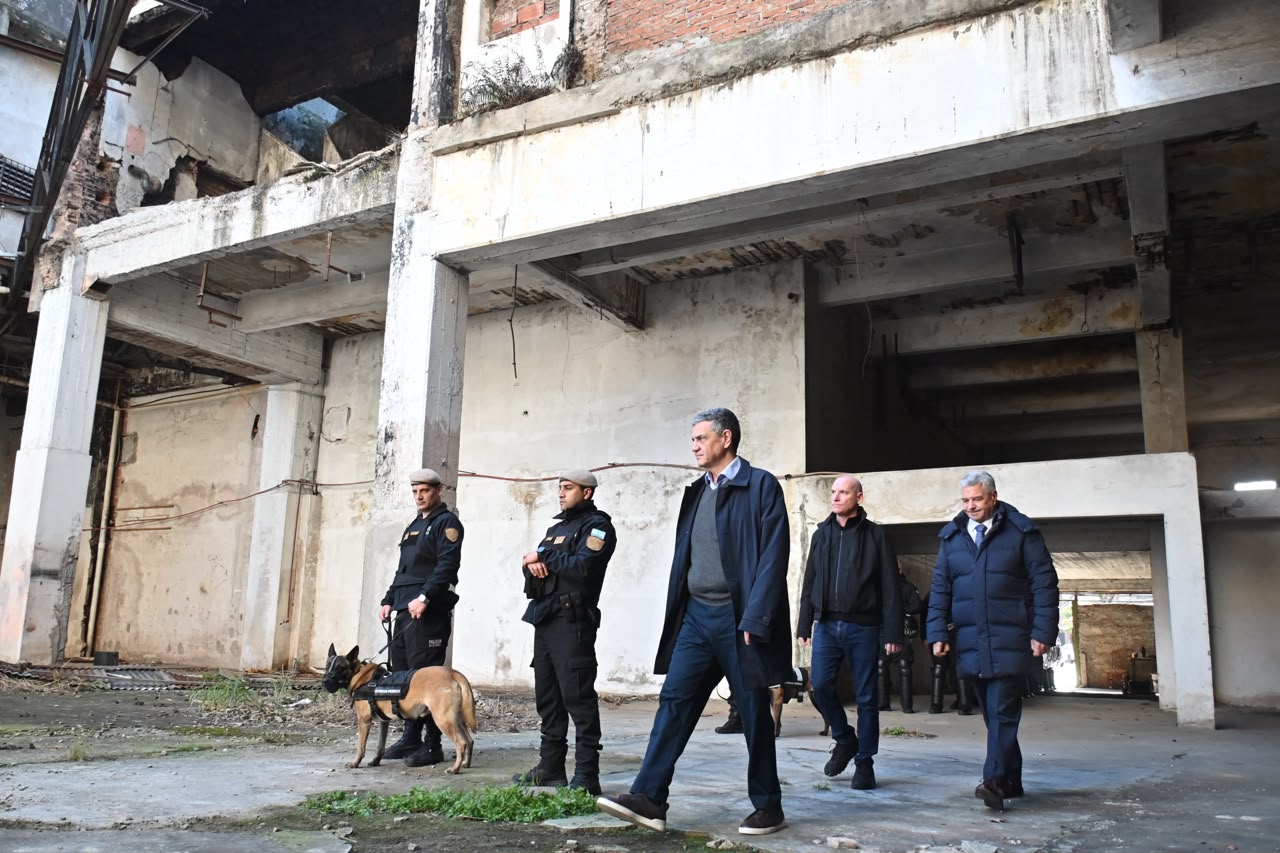 Contra las usurpaciones: la Ciudad recuperó la propiedad número 900, una fábrica tomada hace 40 años en Nueva Pompeya