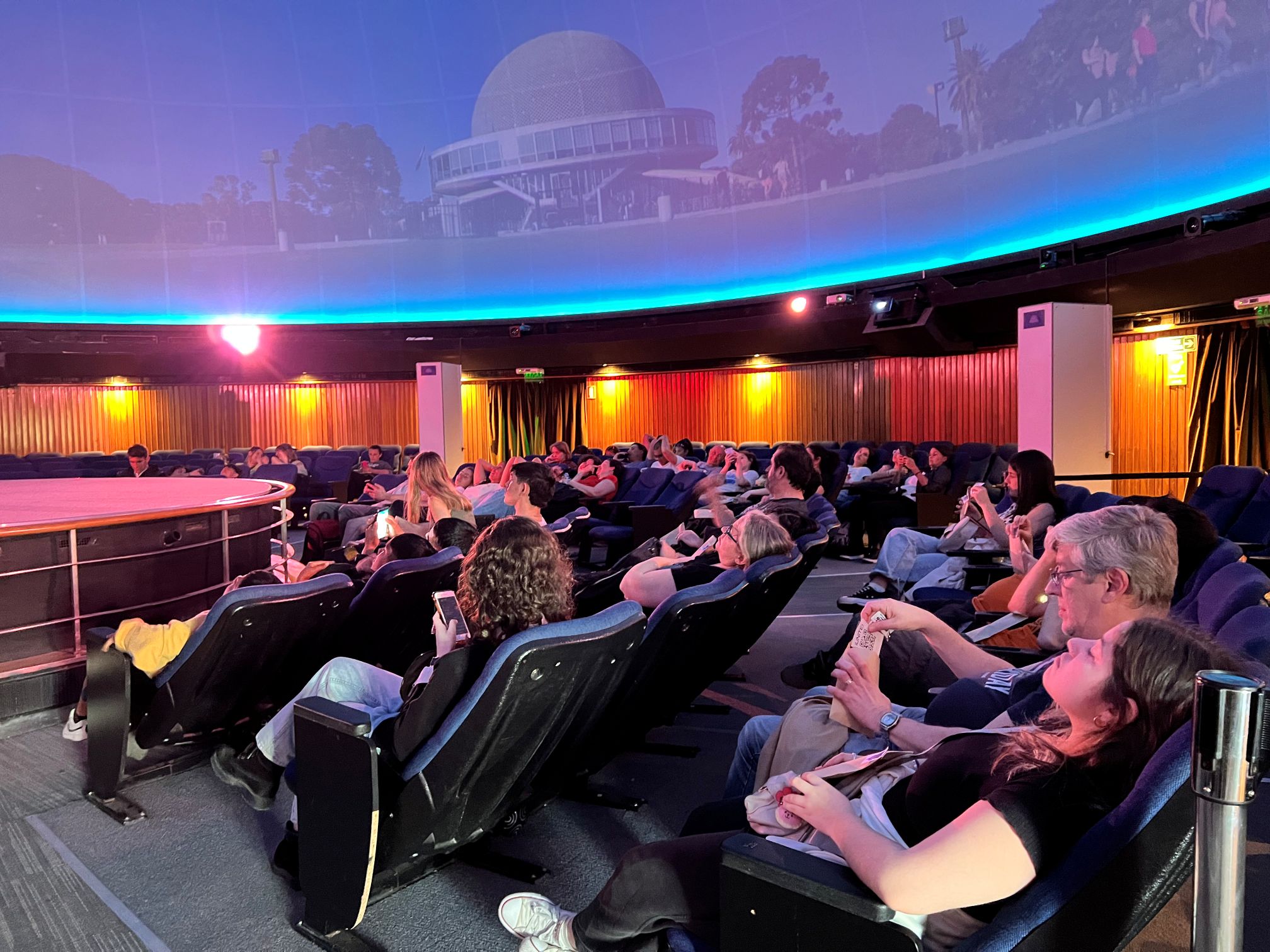Julio en el Planetario: experiencias para viajar por el universo en vacaciones de invierno