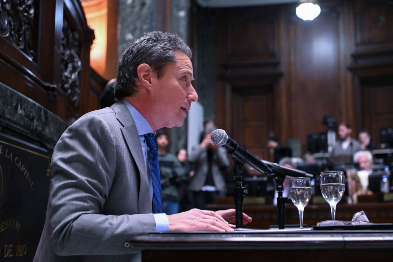 Sánchez Zinny destacó avances en seguridad, limpieza, movilidad y modernización durante su informe ante la Legislatura