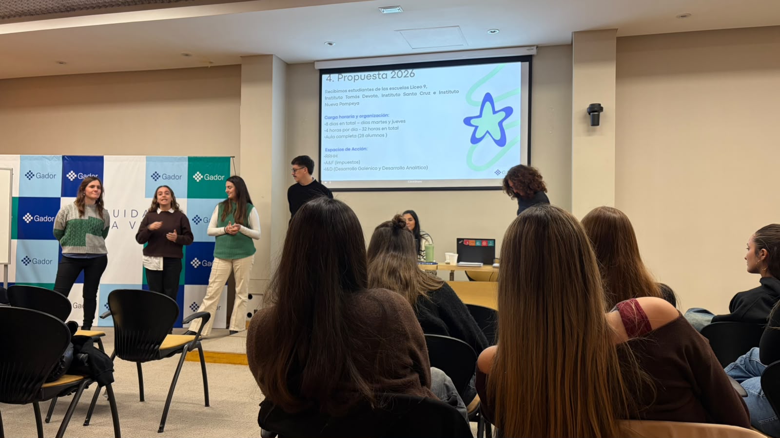 Estudiantes iniciaron sus prácticas de Vinculación con el Futuro en Laboratorios Gador