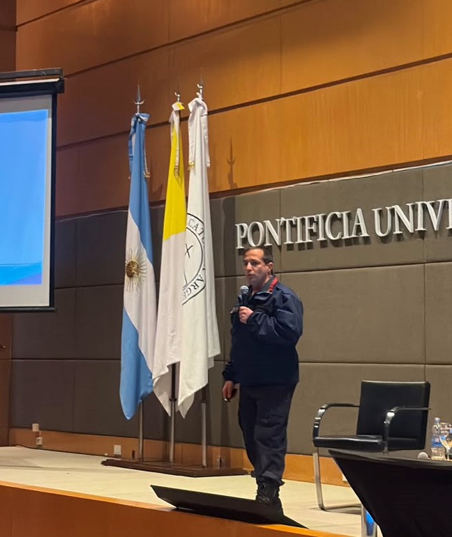 Los Bomberos de la Ciudad participaron de la Segunda Jornada Internacional en Gestión de Riesgos en Movilidad Eléctrica