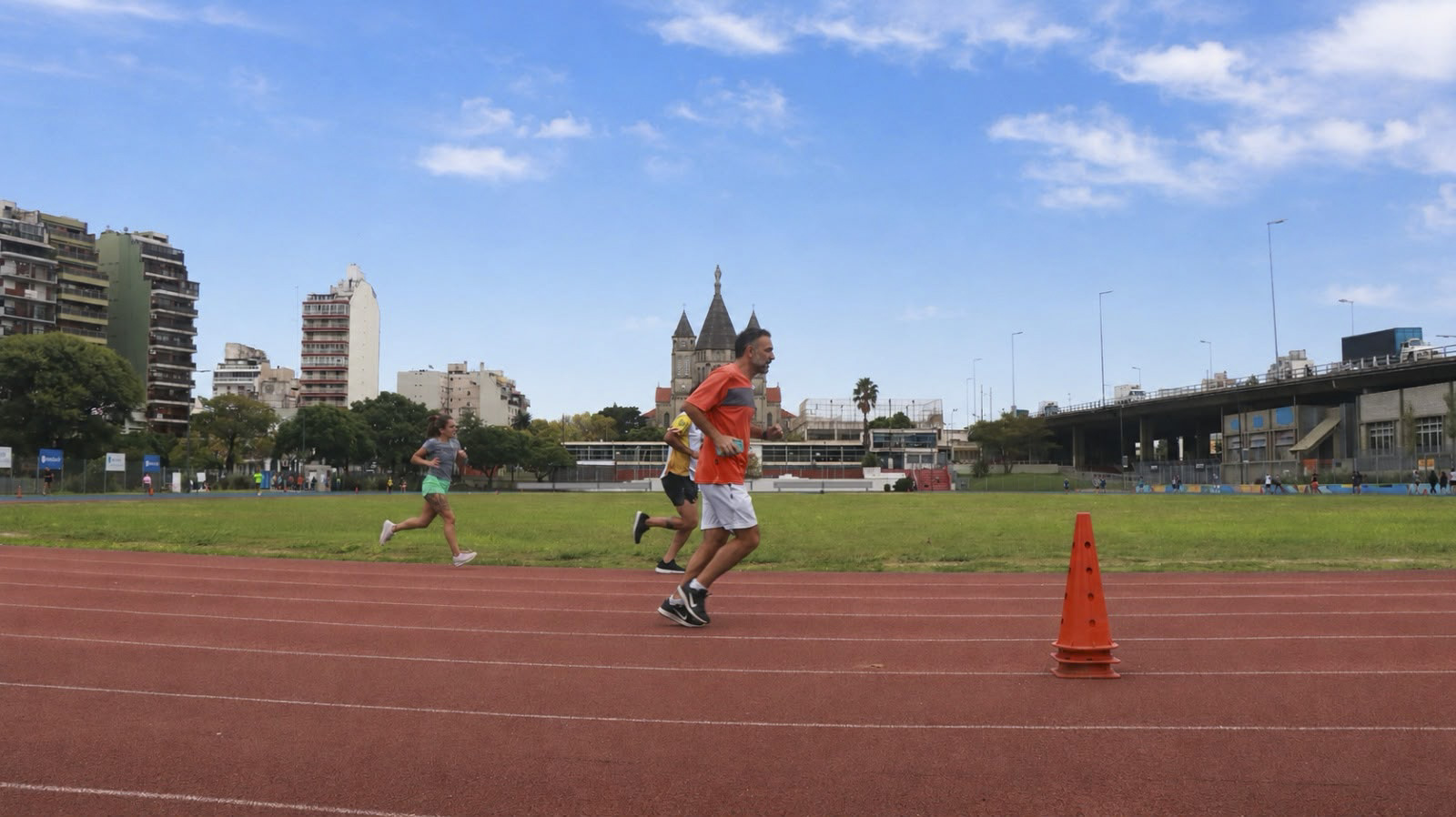 El Parque Chacabuco tendrá una pista de atletismo completamente renovada