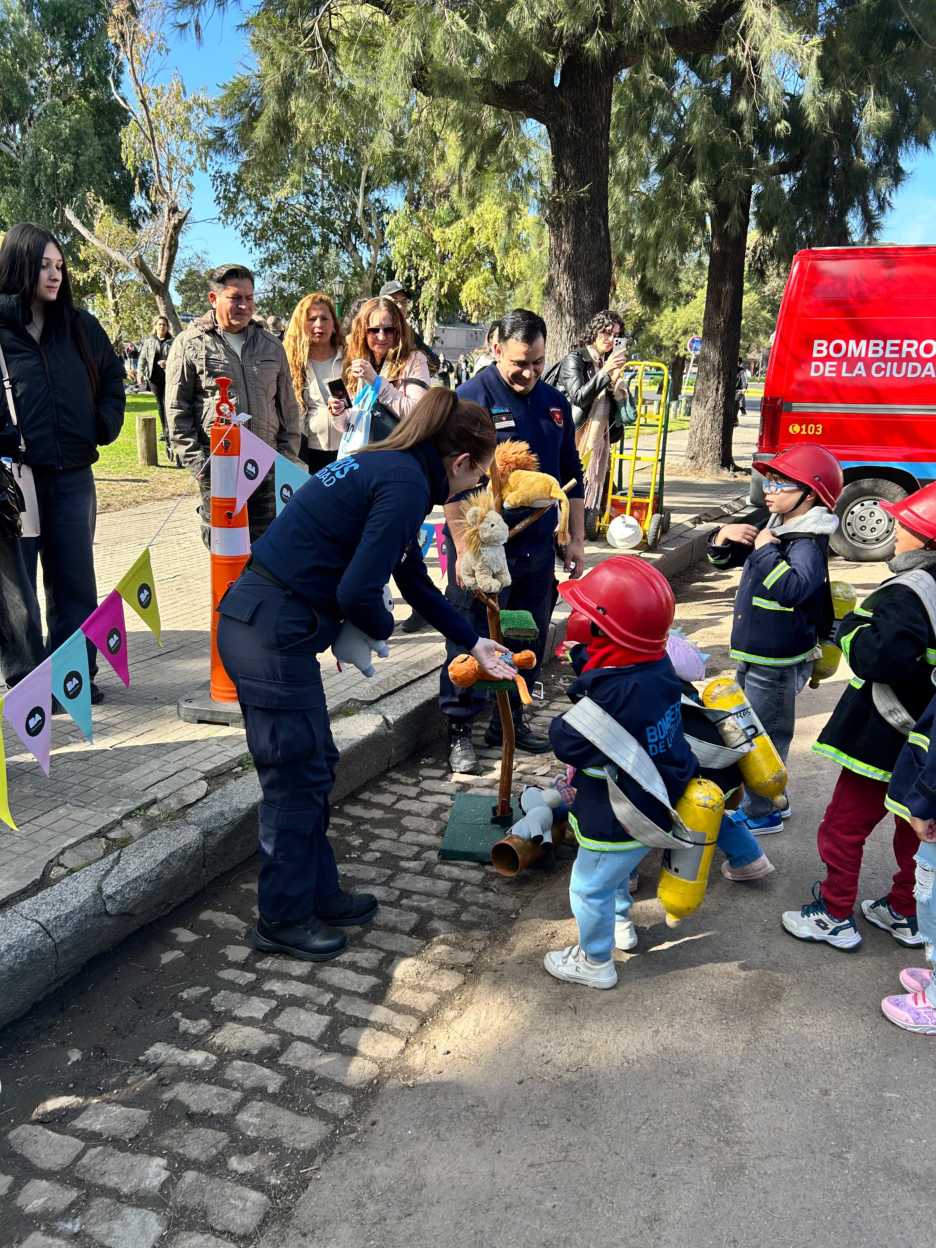 “Bomberos por un día” en el Rosedal