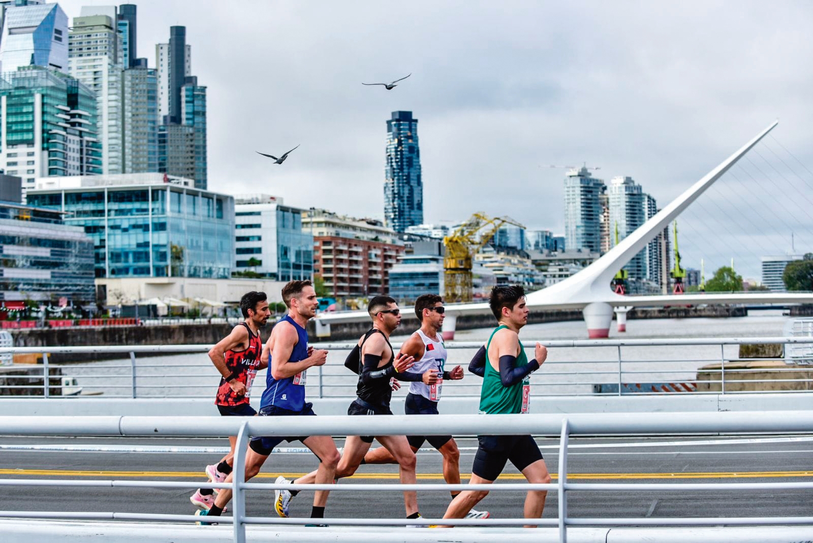Maratón de Buenos Aires: Atletas de todo el mundo se miden en los 42K porteños