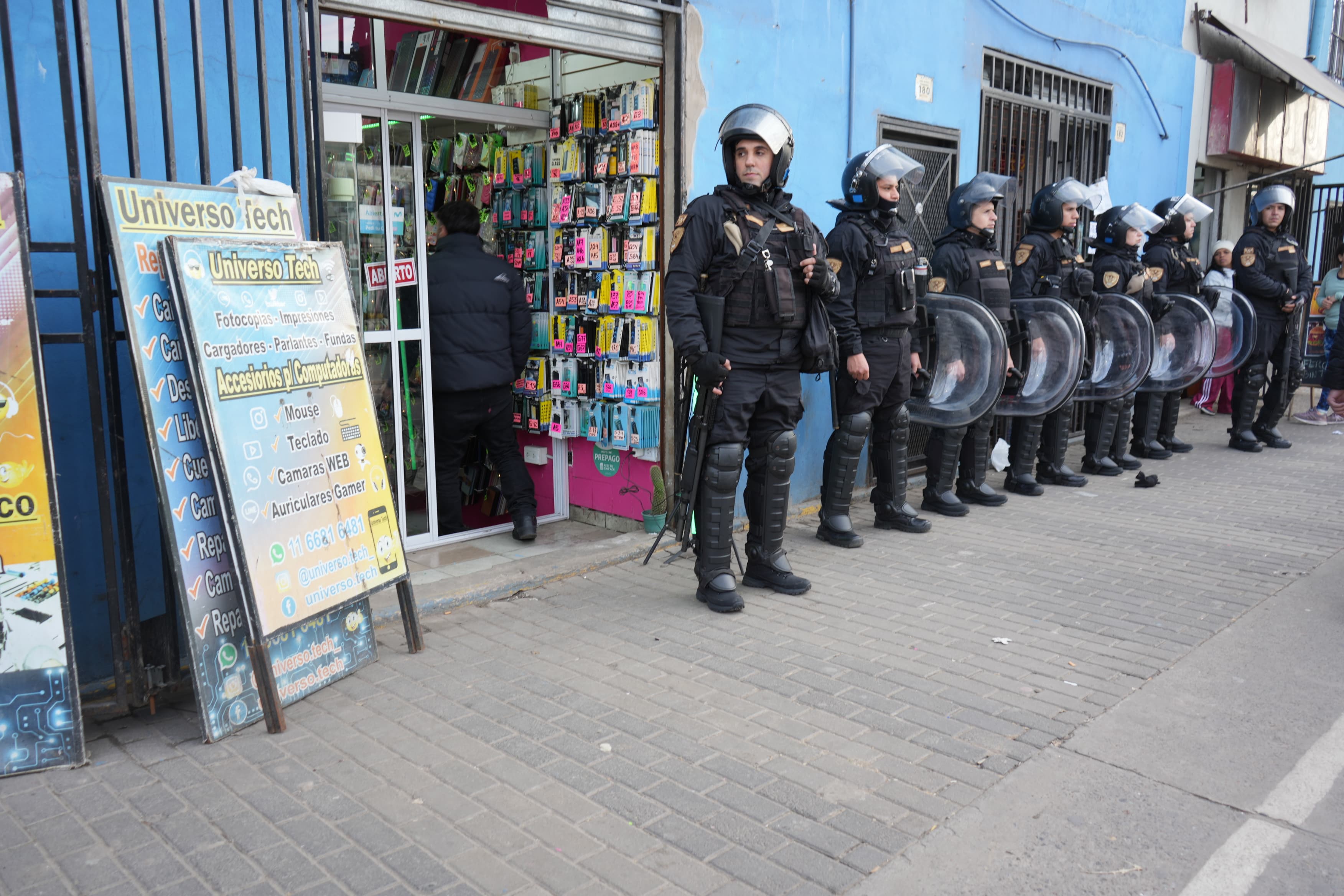 Tras el refuerzo de los controles, la Ciudad ya clausuró más de 100 cuevas de celulares robados